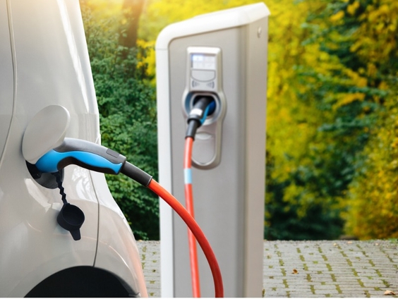 Elektrikli araç kiralama: Şehir içi şarj rehberi