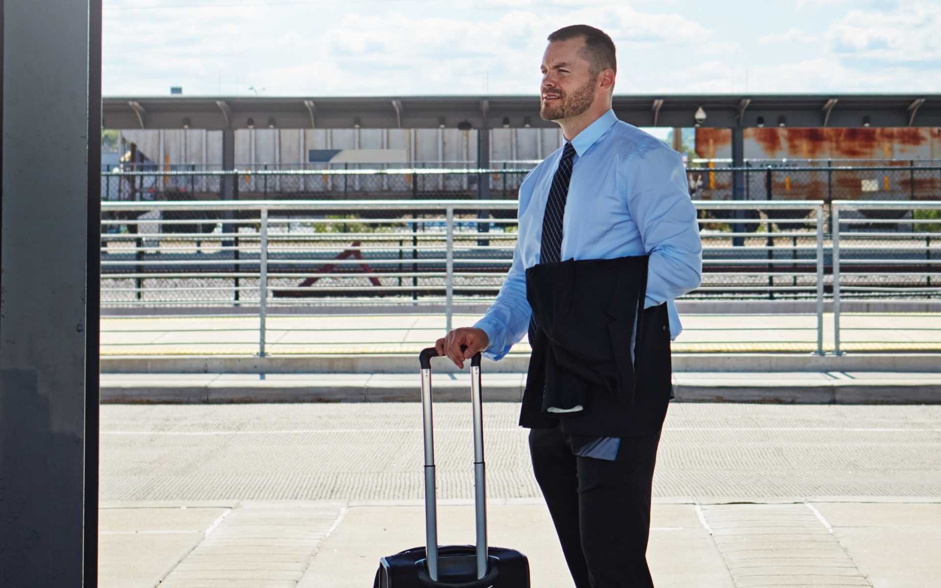 Havalimanında Araç Kiralama vs. Şehir Merkezinde Kiralama: Hangisi Mantıklı?